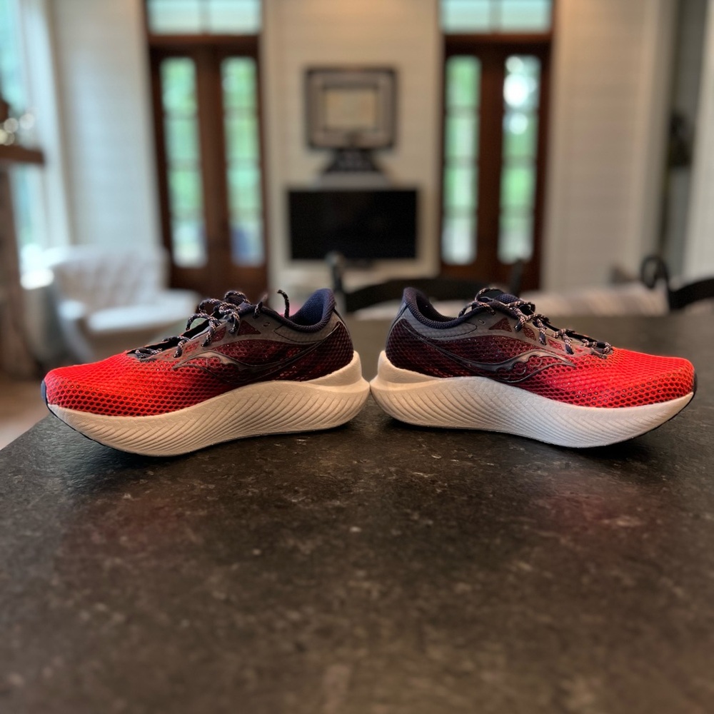 Saucony Endorphin Pro 3 in VIZIPRO, Women’s size 8. Less than 10 miles on these!